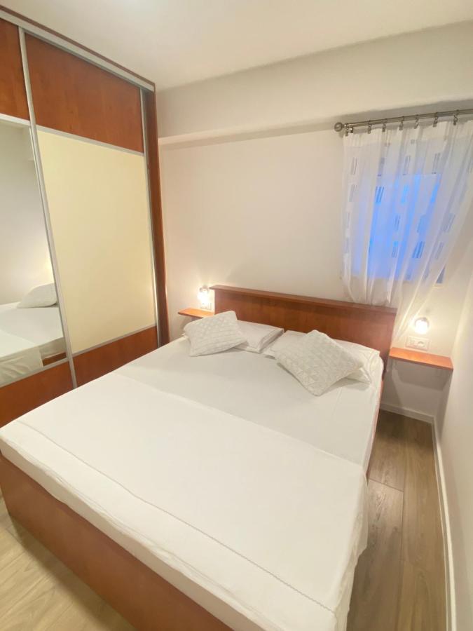 Apartment Lana Baška Voda Buitenkant foto